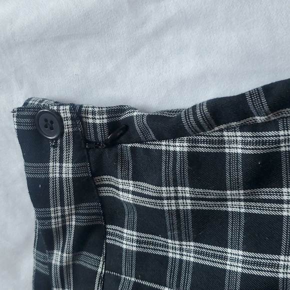 H&M Plaid Black & White Pleated Short Twill Skirt - Picture 3 of 6